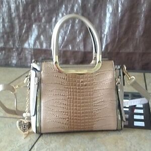NWOT Elegant Cream Crocodile Pattern Handbag